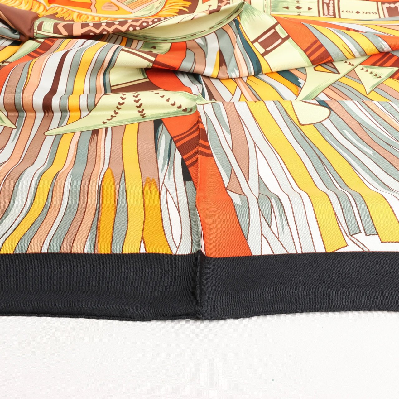 Hermès Hermès Carré 90 "CUIRS DU DESERT" Silk handkerchief in Black x Orange Divers