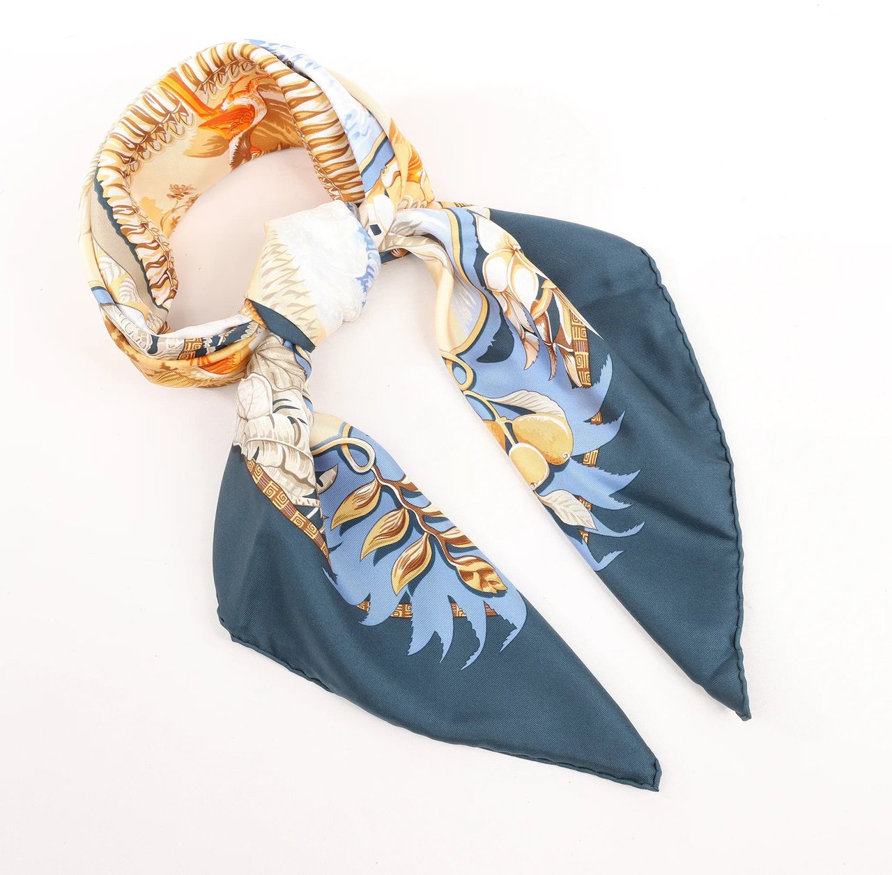 Hermès Hermès Carré 90 "ALOHA" Silk handkerchief in Navy Blue x Beige Divers