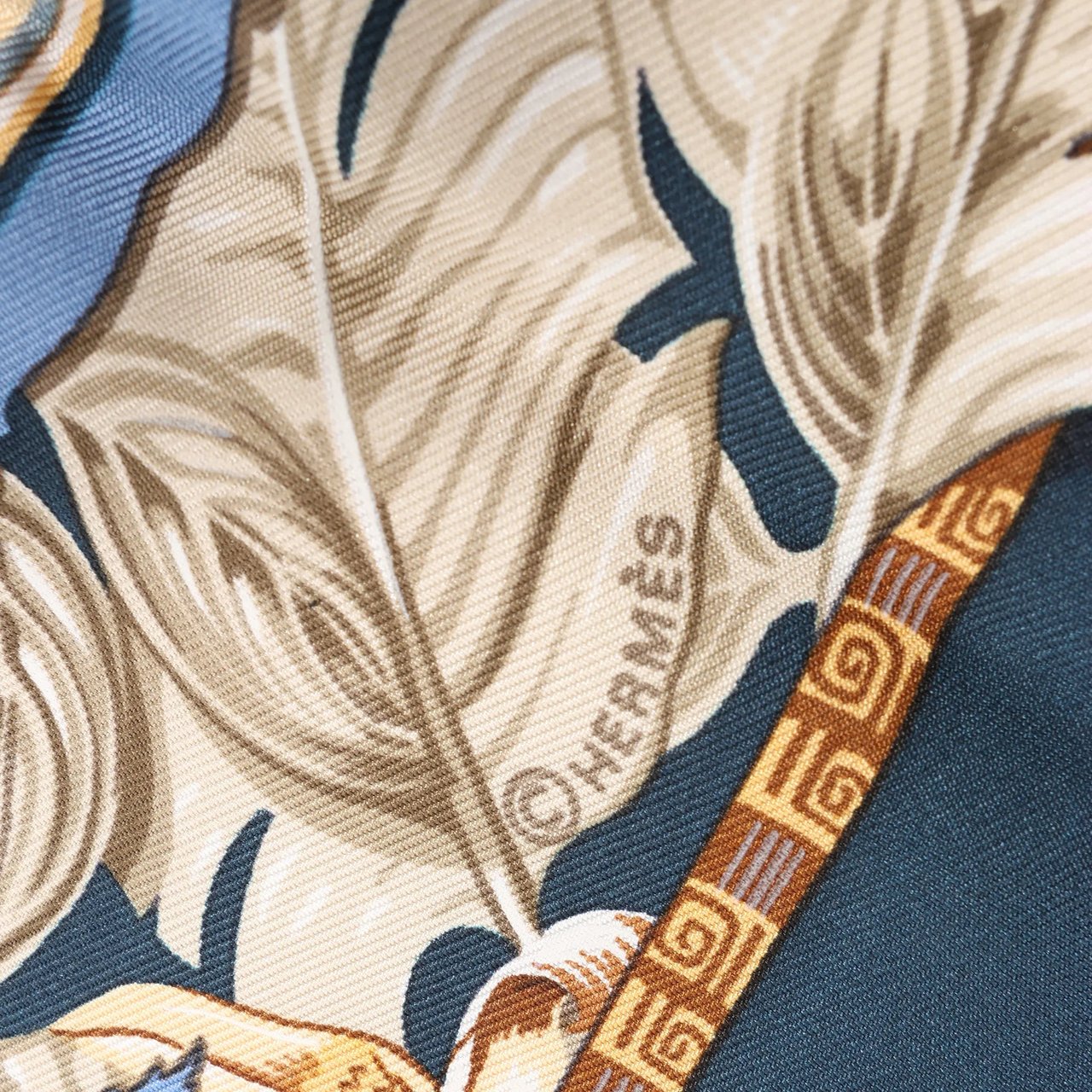 Hermès Hermès Carré 90 "ALOHA" Silk handkerchief in Navy Blue x Beige Divers