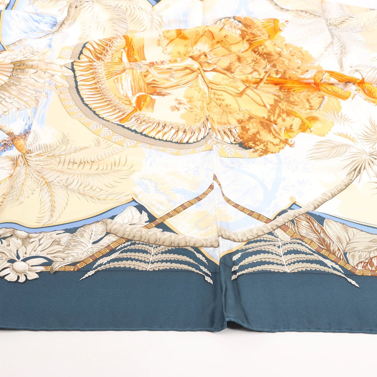 Hermès Hermès Carré 90 "ALOHA" Silk handkerchief in Navy Blue x Beige Divers