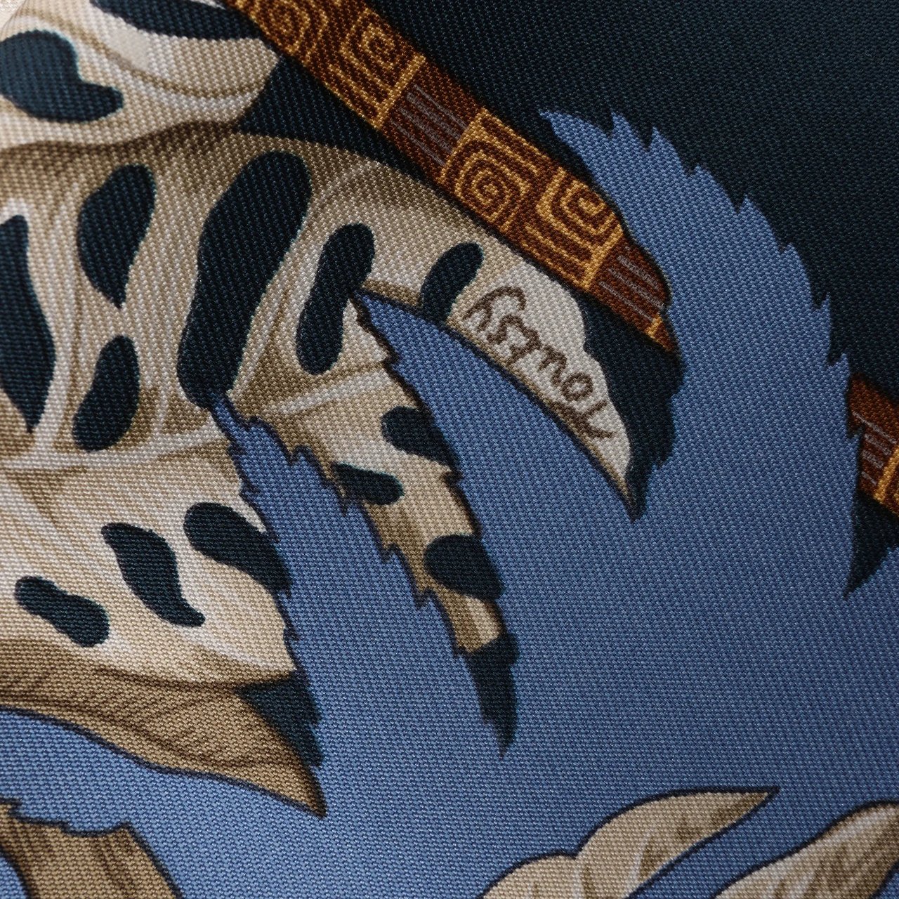 Hermès Hermès Carré 90 "ALOHA" Silk handkerchief in Navy Blue x Beige Divers