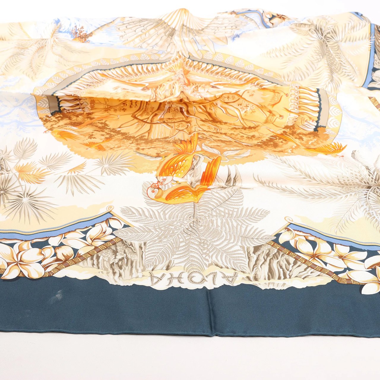 Hermès Hermès Carré 90 "ALOHA" Silk handkerchief in Navy Blue x Beige Divers