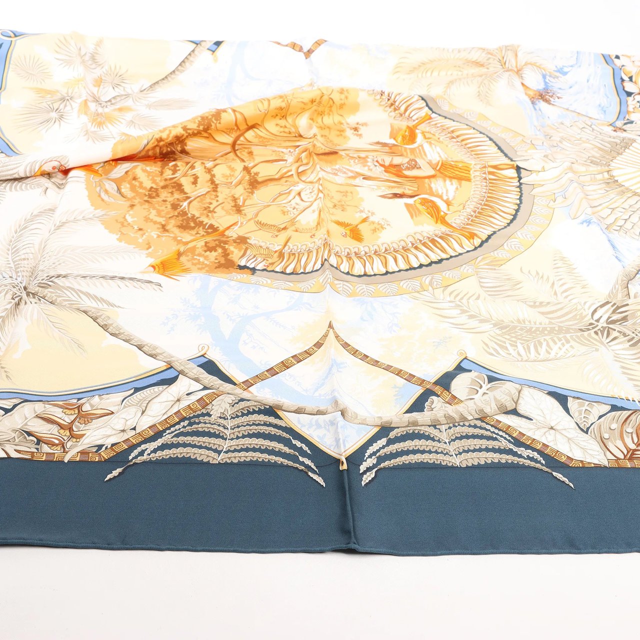 Hermès Hermès Carré 90 "ALOHA" Silk handkerchief in Navy Blue x Beige Divers