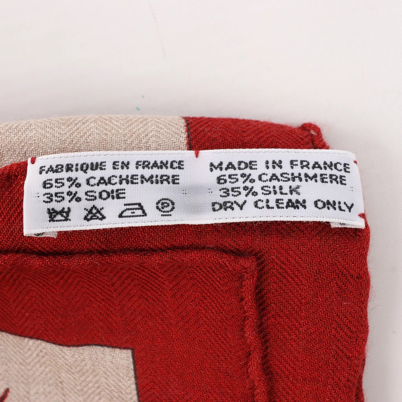 Hermès Hermès Carré 90 "LUJO CRIOLLO" Cashmere & Silk handkerchief in Red Rood