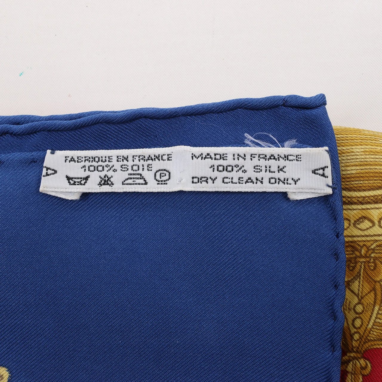 Hermès Hermès Carré 90 "Poste et Cavalerie Saber" Silk handkerchief in Red Rood