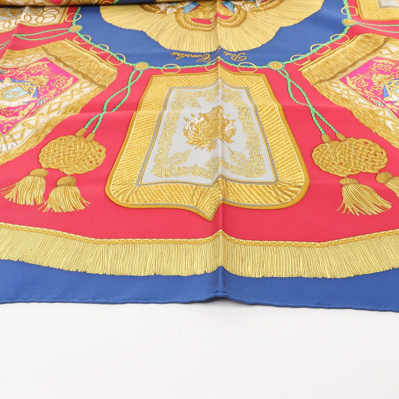 Hermès Hermès Carré 90 "Poste et Cavalerie Saber" Silk handkerchief in Red Rood