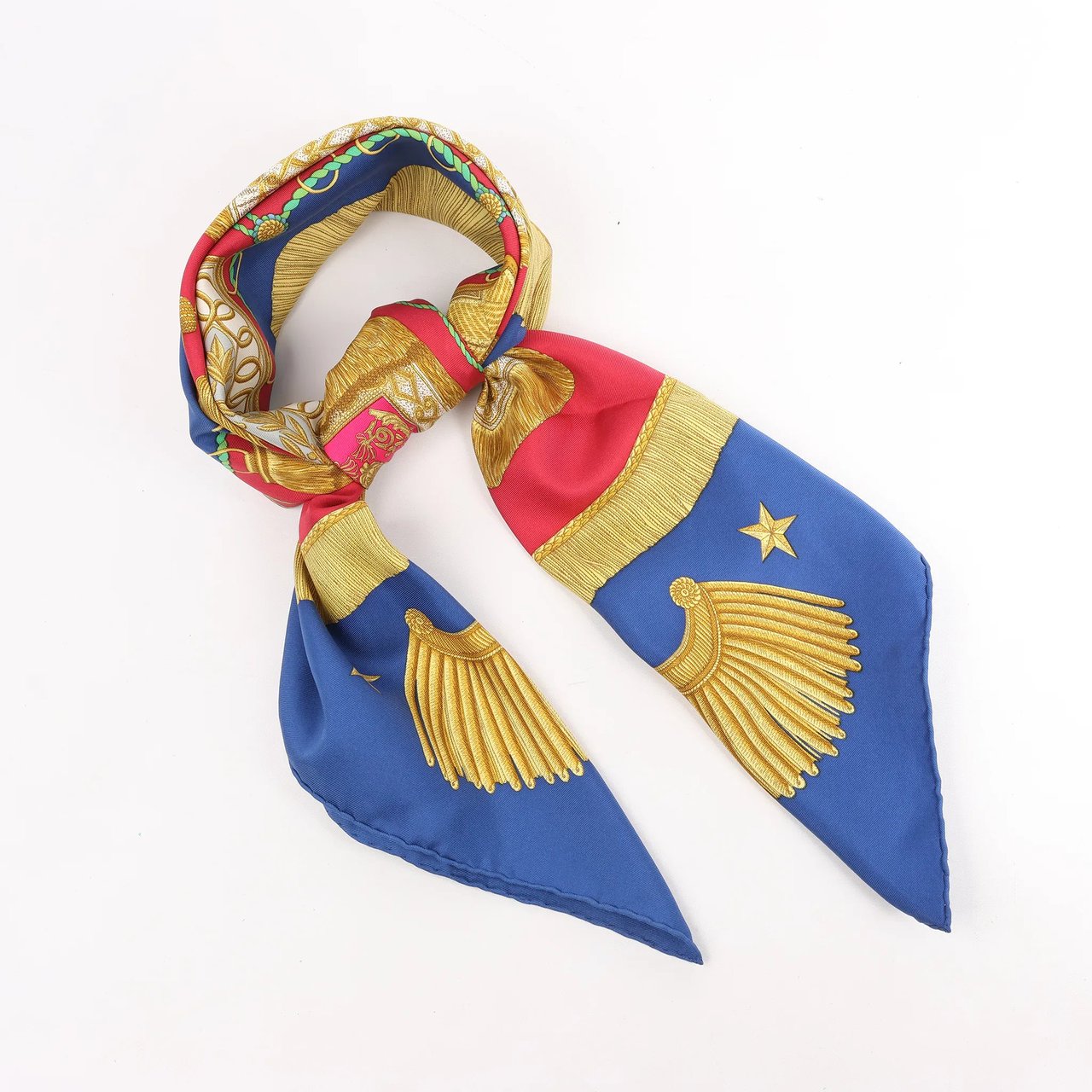 Hermès Hermès Carré 90 "Poste et Cavalerie Saber" Silk handkerchief in Red Rood