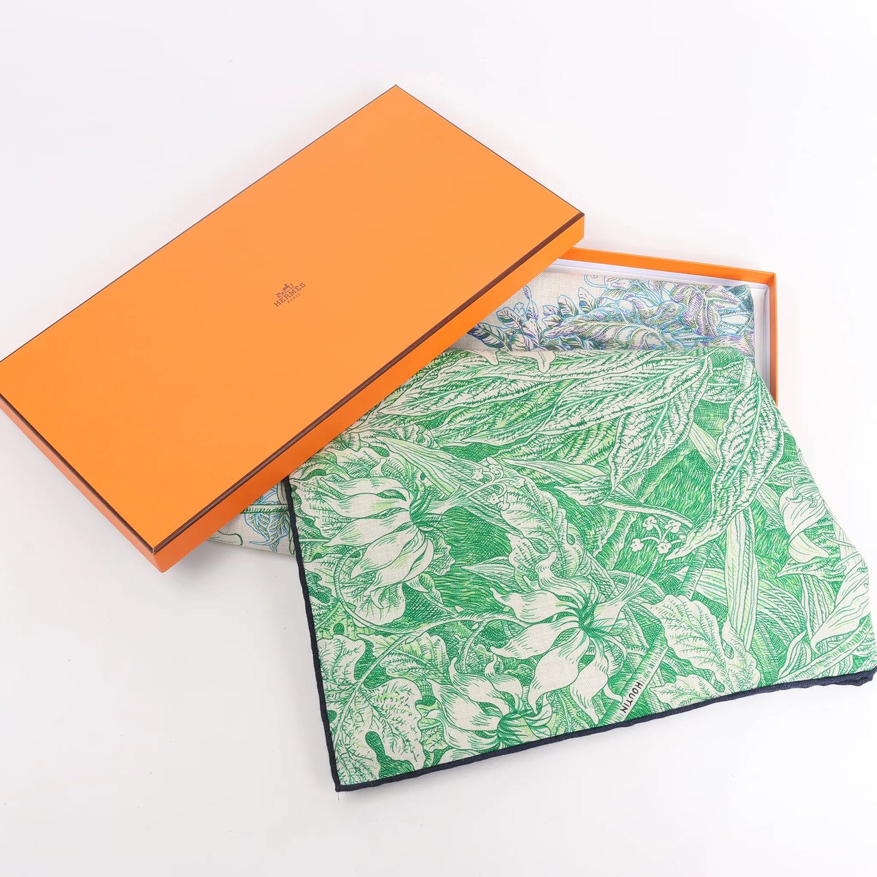 Hermès Hermès Carré Geant "BOTANICO DI PALERMO" Cashmere and Silk Scarf in Green Groen