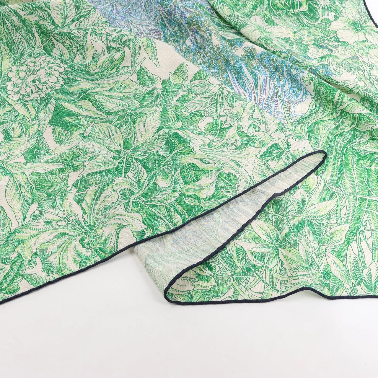 Hermès Hermès Carré Geant "BOTANICO DI PALERMO" Cashmere and Silk Scarf in Green Groen