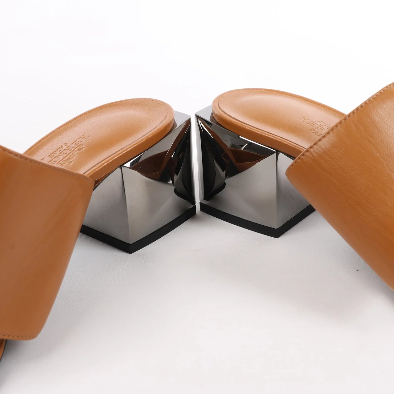 Hermès HERMES Cornelia Leather Sandals in Brown, Size 39 EU Bruin