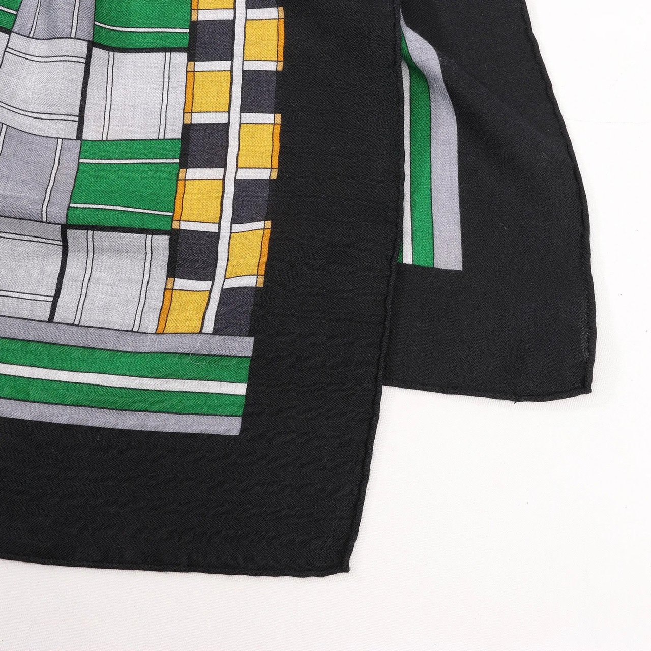 Hermès Hermès Carré Geant "Voltes et Pirouettes" Cashemere & Silk Scarf in Black Zwart