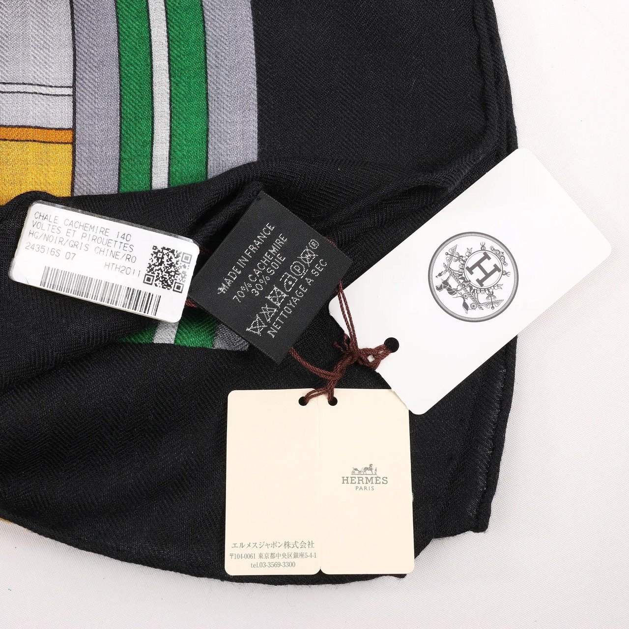 Hermès Hermès Carré Geant "Voltes et Pirouettes" Cashemere & Silk Scarf in Black Zwart