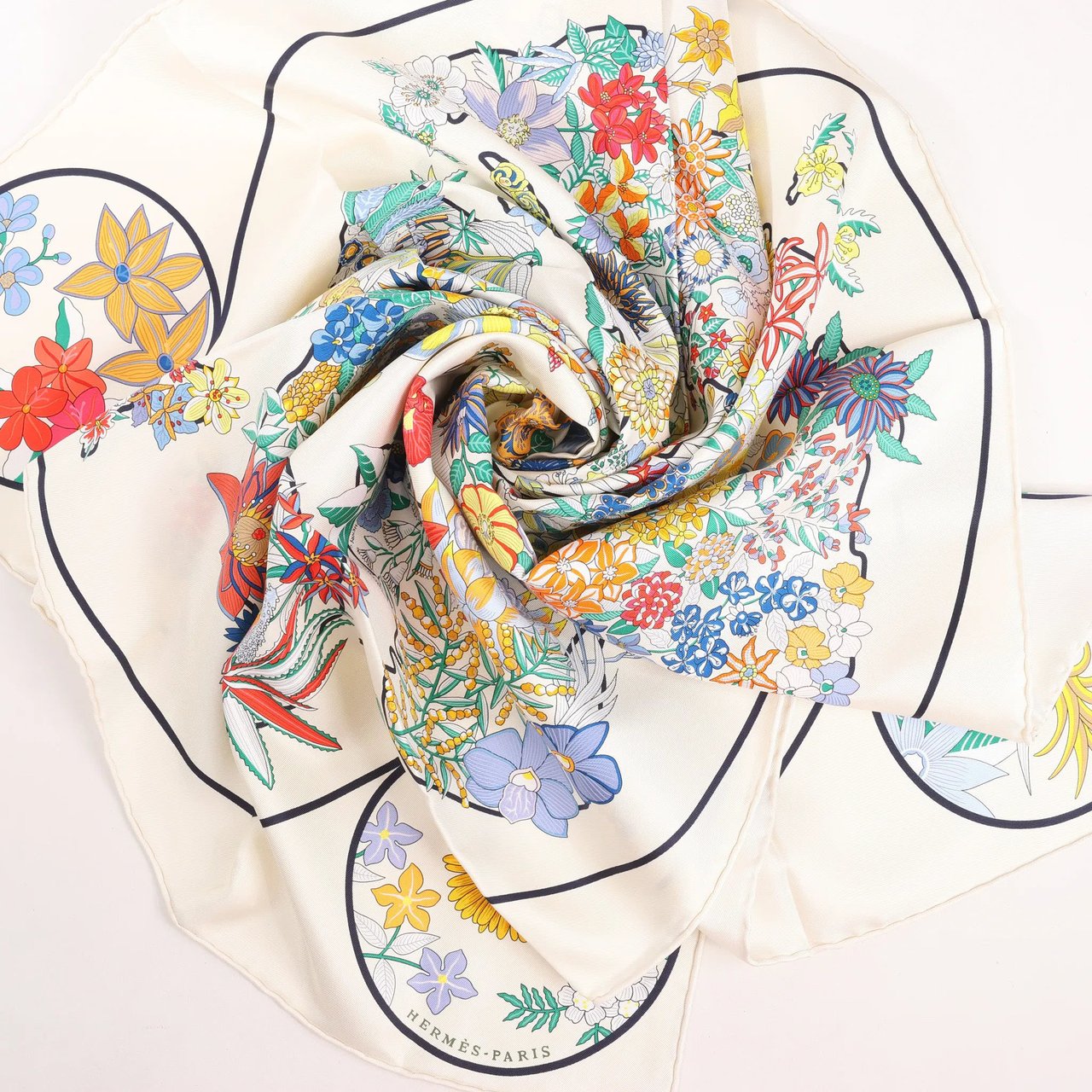Hermès Hermès Carré 90 "PLANIFLEURS" Silk handkerchief in Ecru Divers