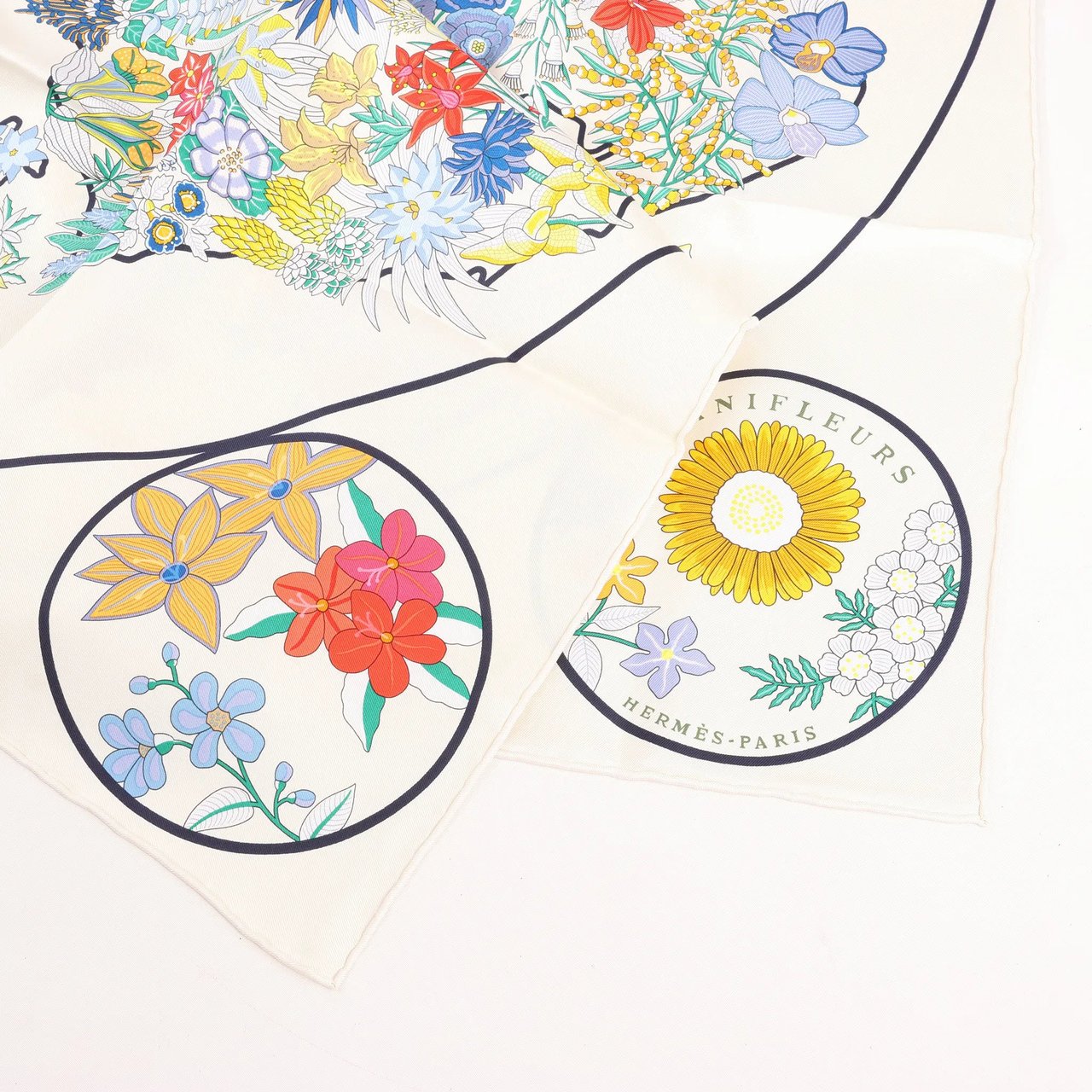 Hermès Hermès Carré 90 "PLANIFLEURS" Silk handkerchief in Ecru Divers