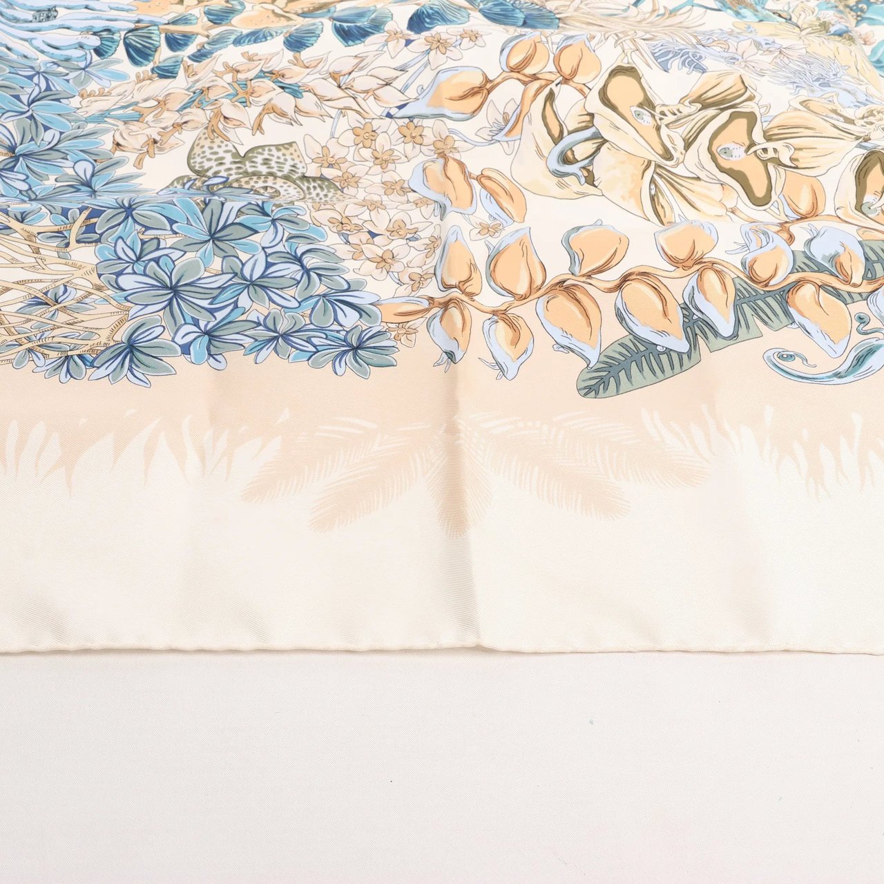 Hermès Hermès Carré 90 "LIle Deserte" Silk handkerchief in Beige Beige