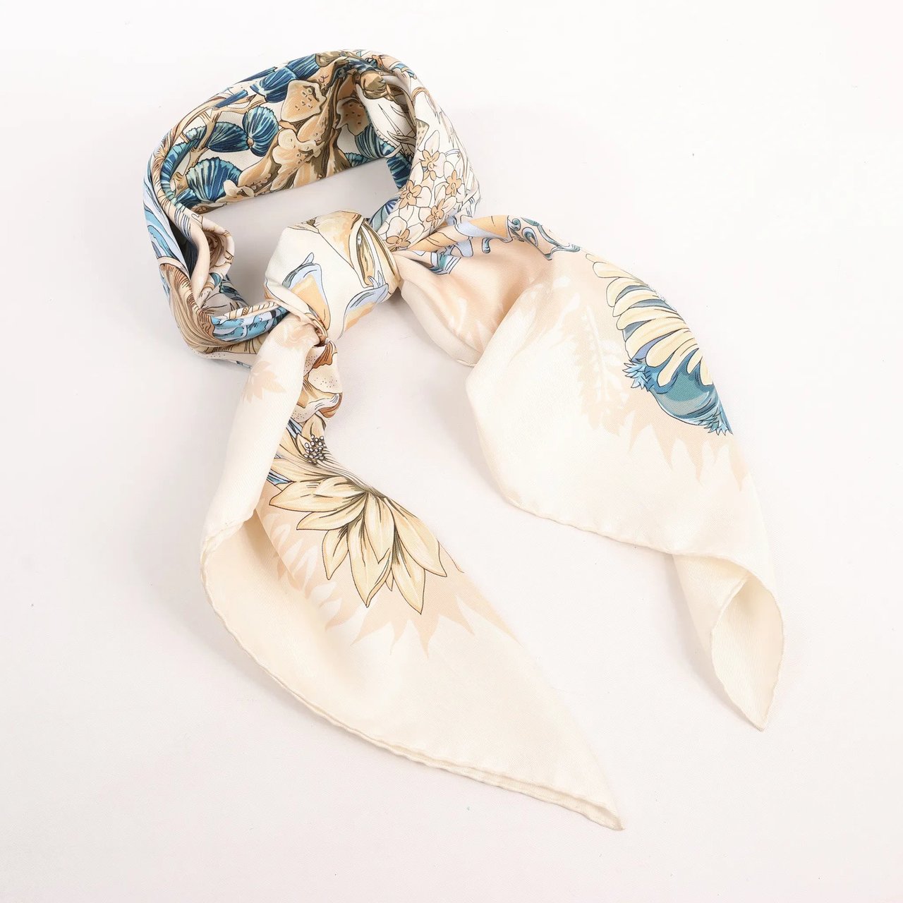 Hermès Hermès Carré 90 "LIle Deserte" Silk handkerchief in Beige Beige