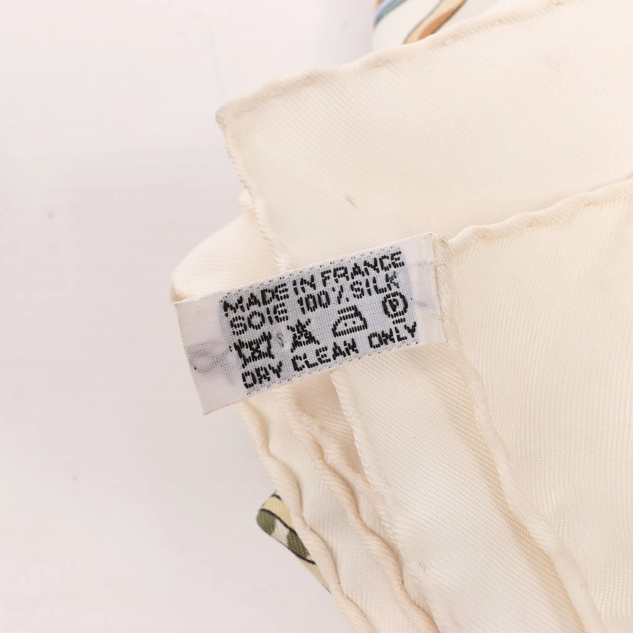 Hermès Hermès Carré 90 "LIle Deserte" Silk handkerchief in Beige Beige