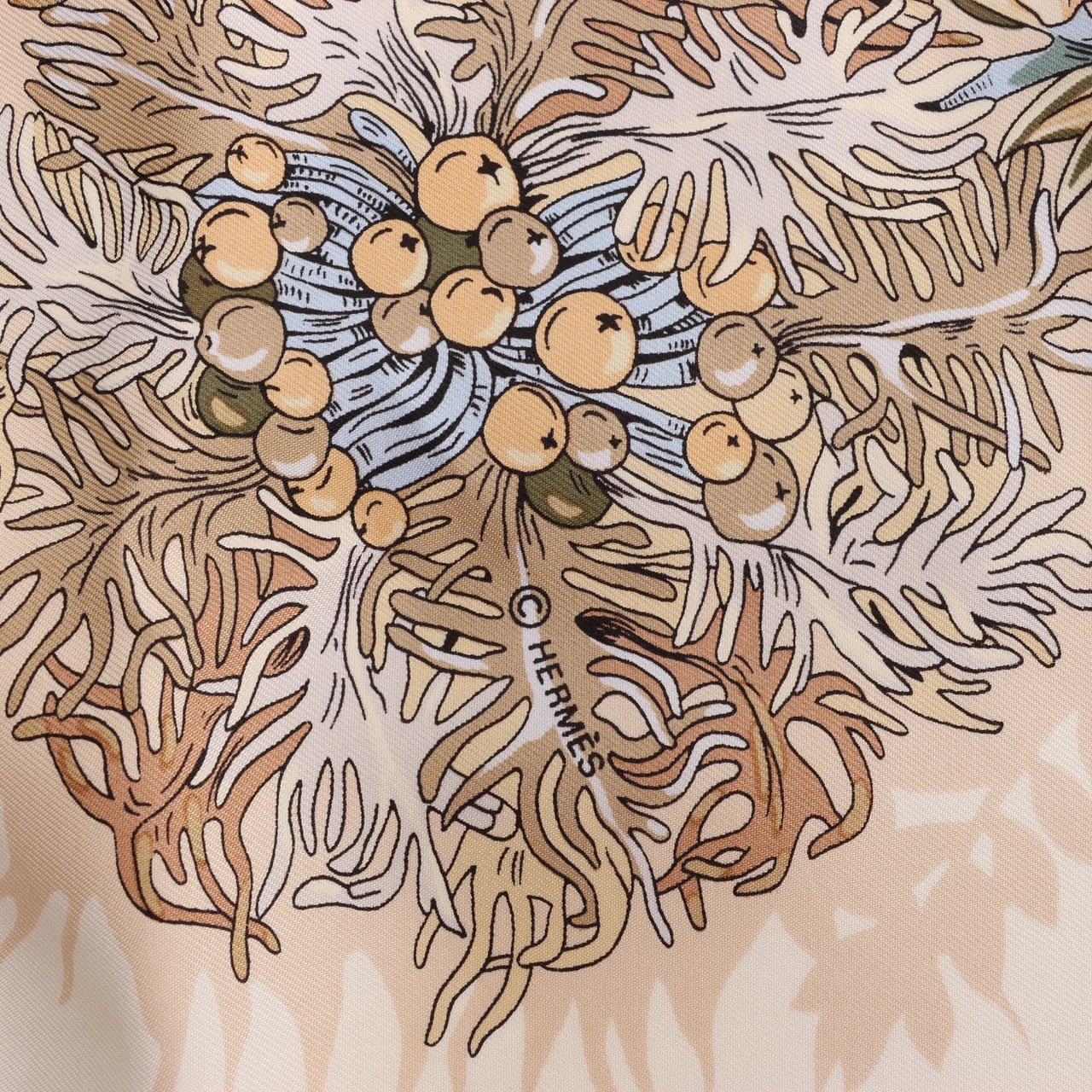 Hermès Hermès Carré 90 "LIle Deserte" Silk handkerchief in Beige Beige