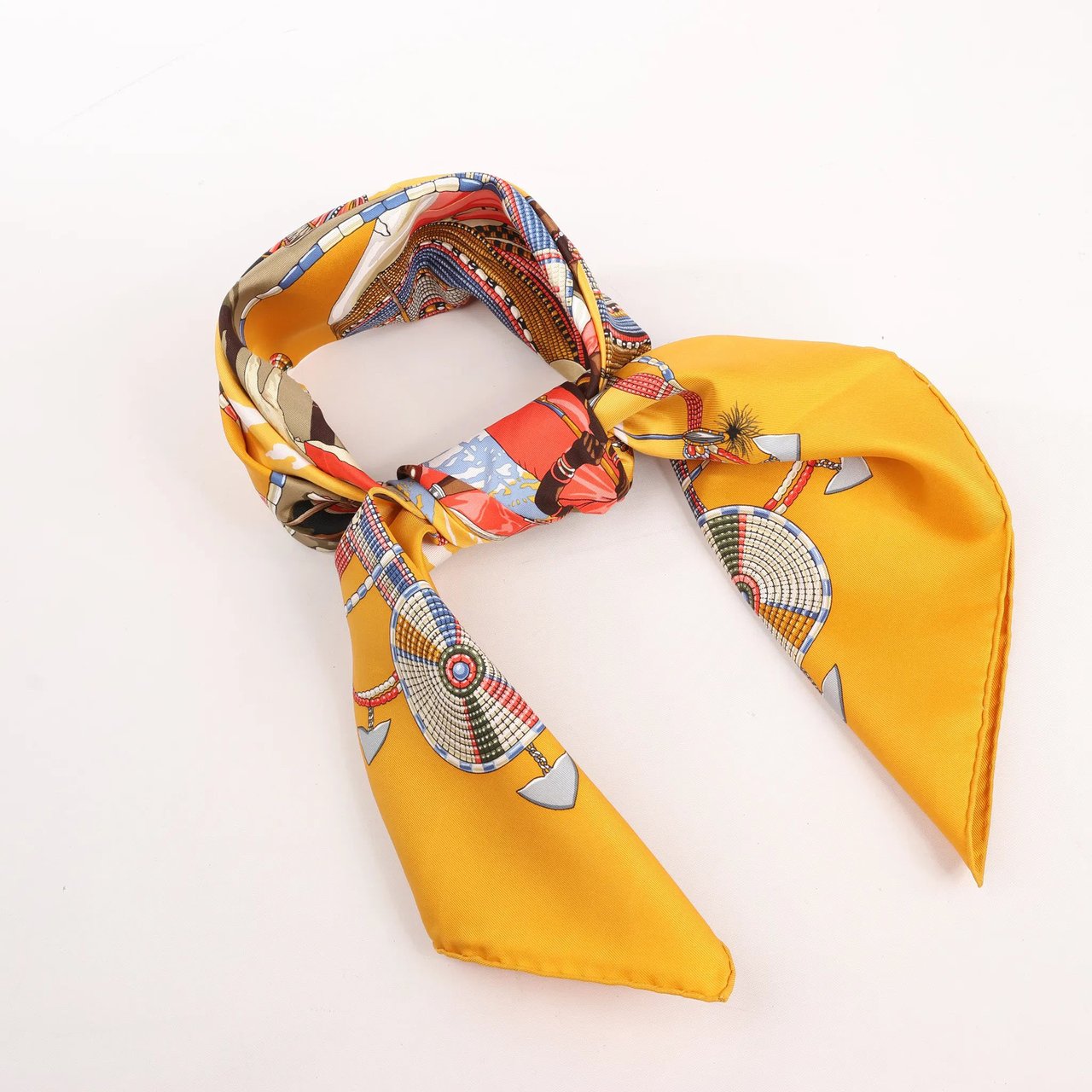 Hermès Hermès Carré 90 "PERLES DU KENYA" Silk handkerchief in Orange Oranje