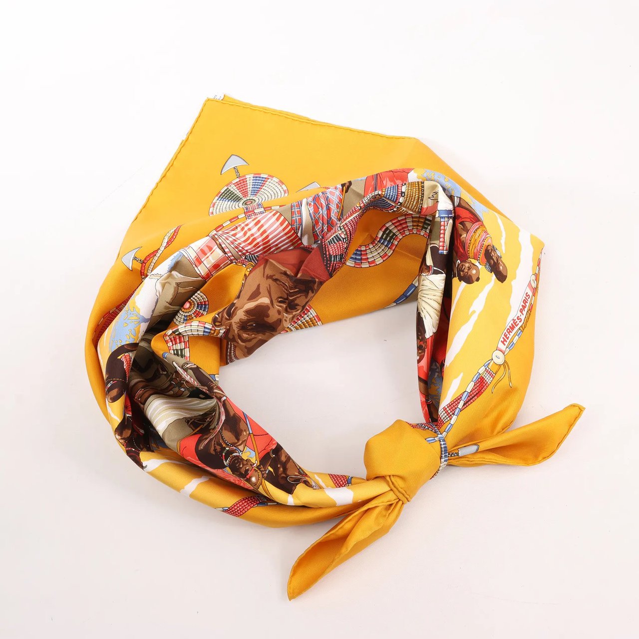 Hermès Hermès Carré 90 "PERLES DU KENYA" Silk handkerchief in Orange Oranje