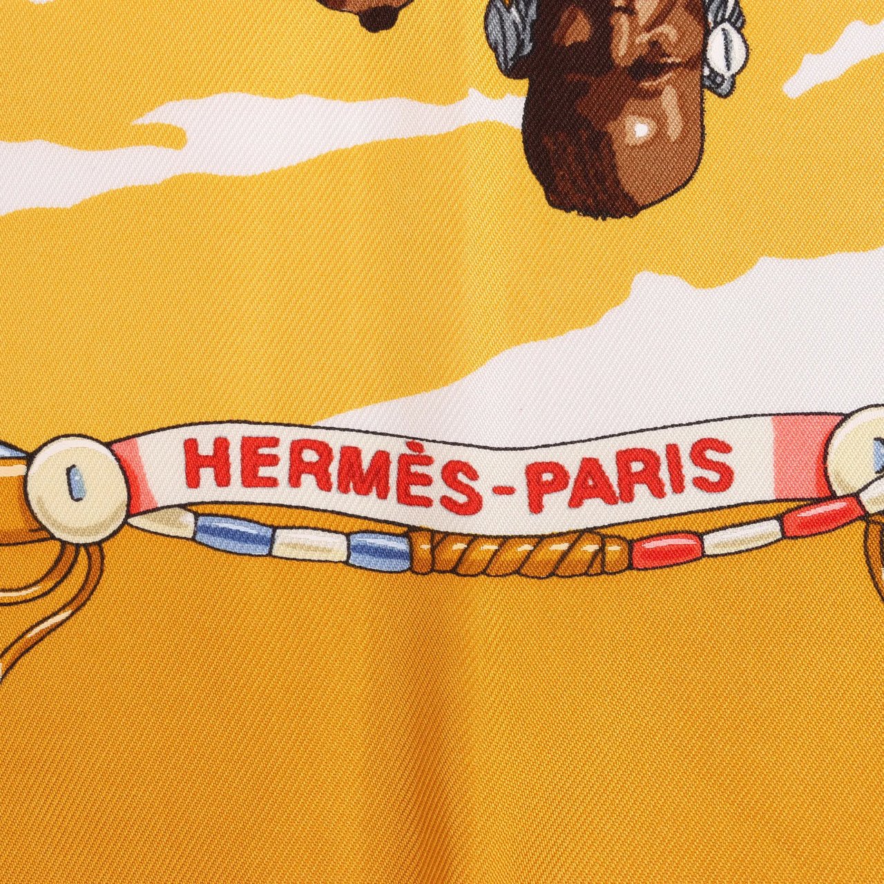 Hermès Hermès Carré 90 "PERLES DU KENYA" Silk handkerchief in Orange Oranje