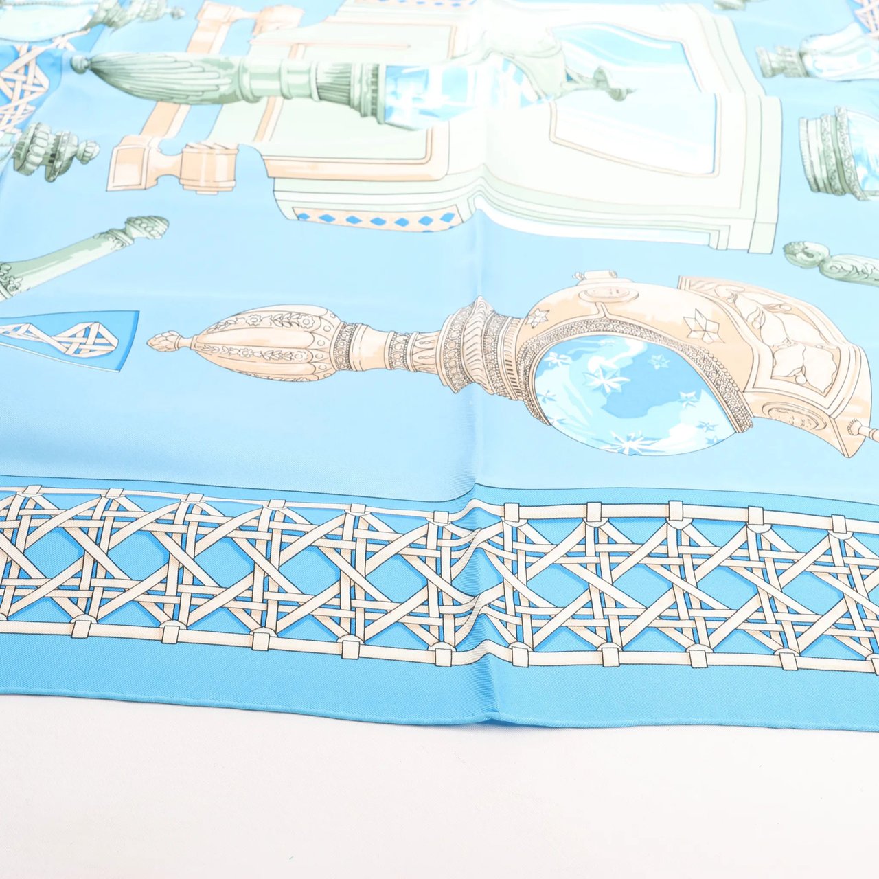 Hermès Hermès Carré 90 "FEUX DE ROUTE" Silk handkerchief in Blue Blauw