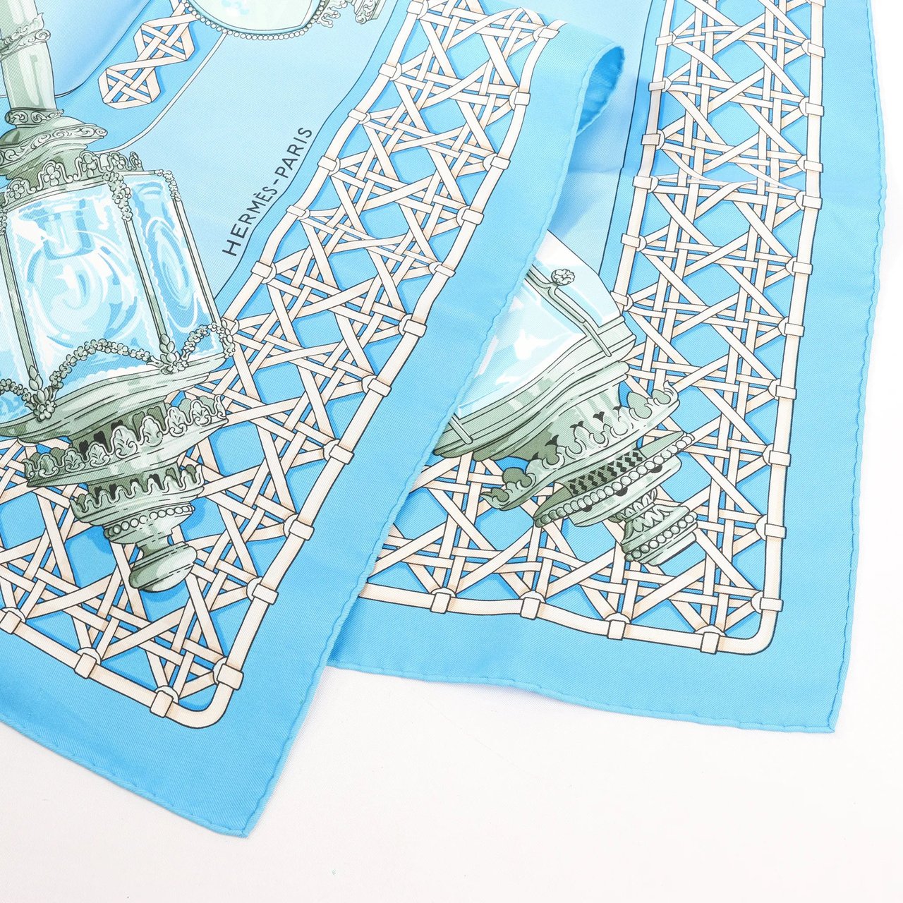 Hermès Hermès Carré 90 "FEUX DE ROUTE" Silk handkerchief in Blue Blauw