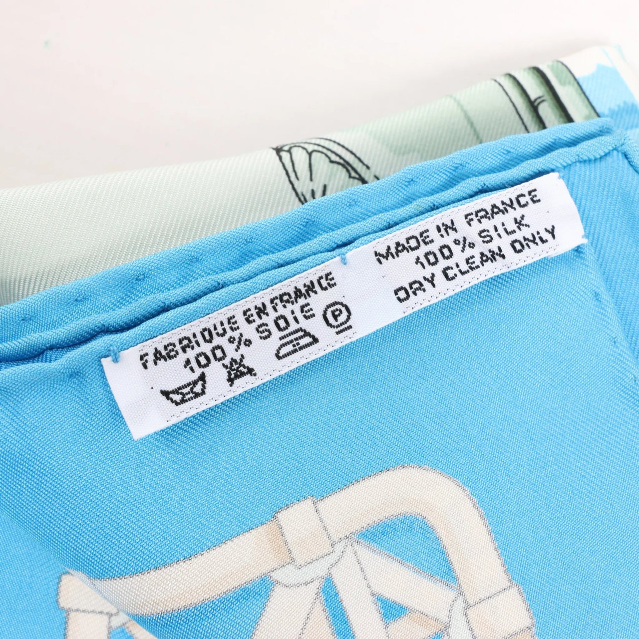 Hermès Hermès Carré 90 "FEUX DE ROUTE" Silk handkerchief in Blue Blauw