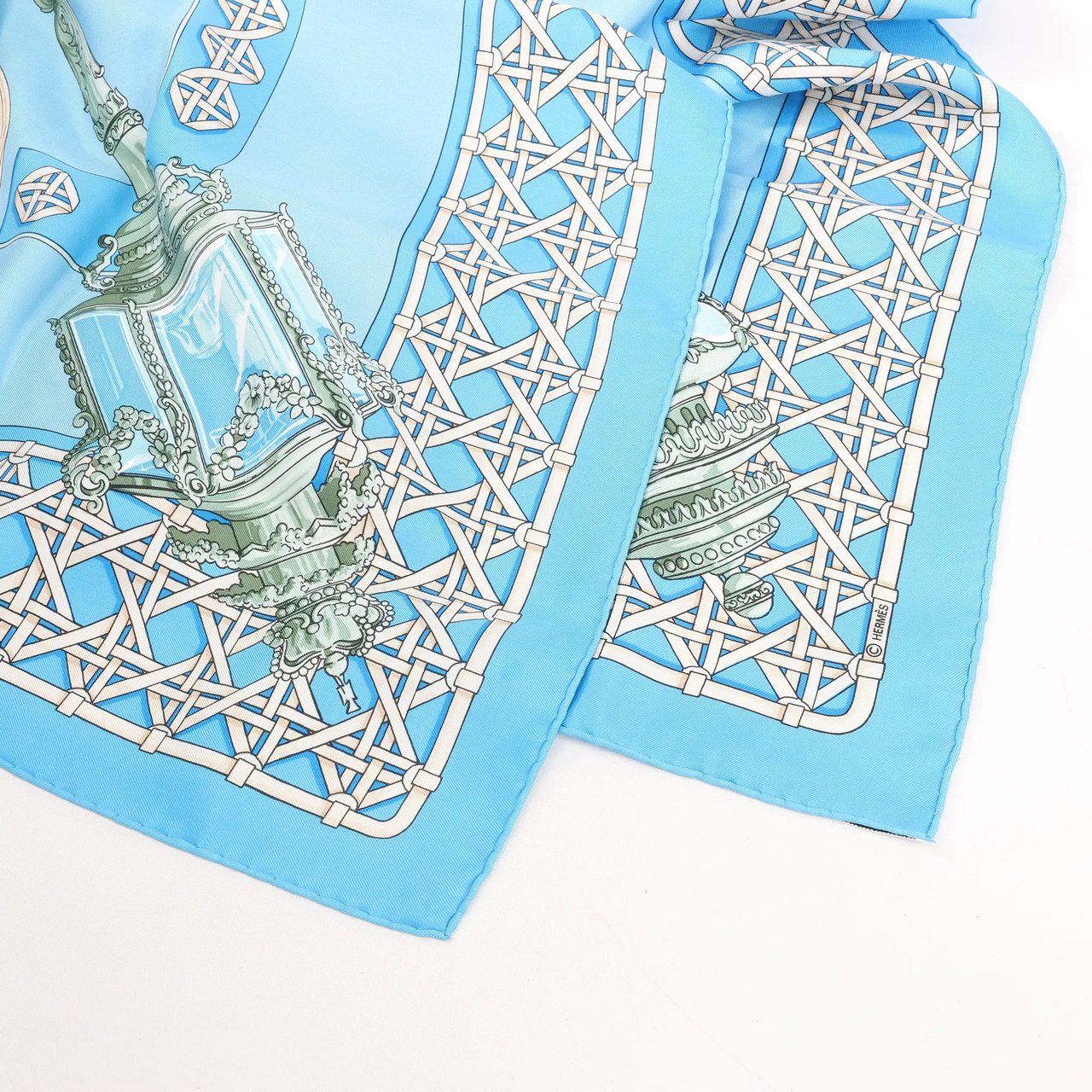 Hermès Hermès Carré 90 "FEUX DE ROUTE" Silk handkerchief in Blue Blauw