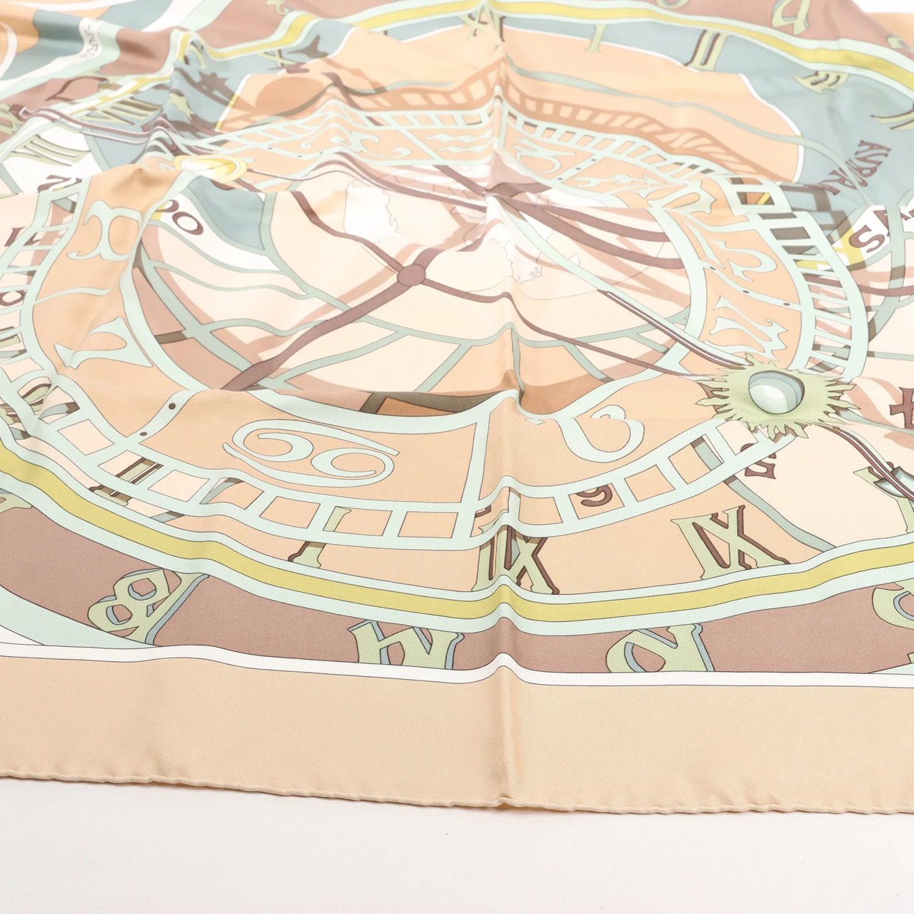 Hermès Hermès Carré 90 "MECANIQUE DU TEMPS" Silk handkerchief in Beige Beige