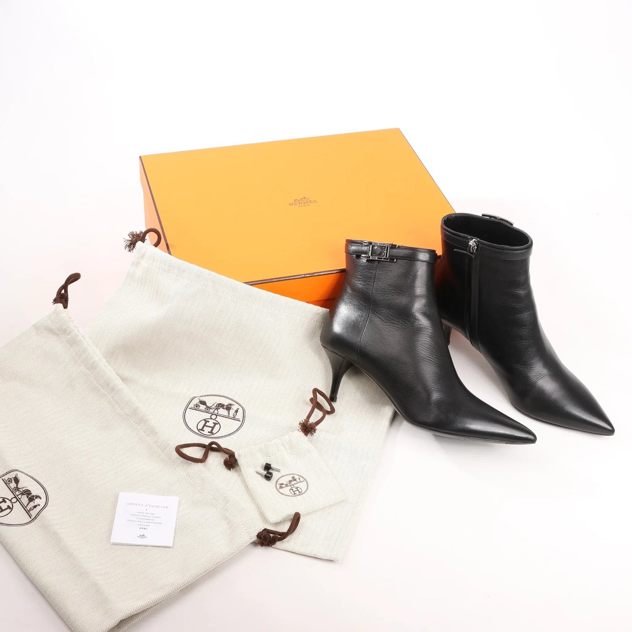 Hermès Hermes Leather Ankle Boots in Black, Size 38.5 EU Zwart