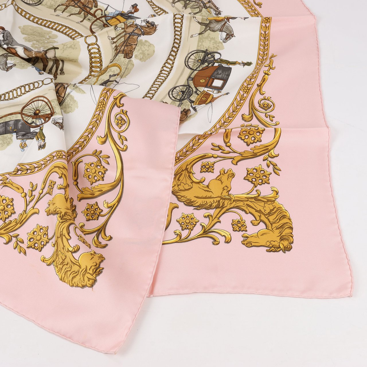 Hermès Hermès Carré 90 "LA PROMENADE DE LONGCHAMPS" Silk handkerchief in Pink Roze