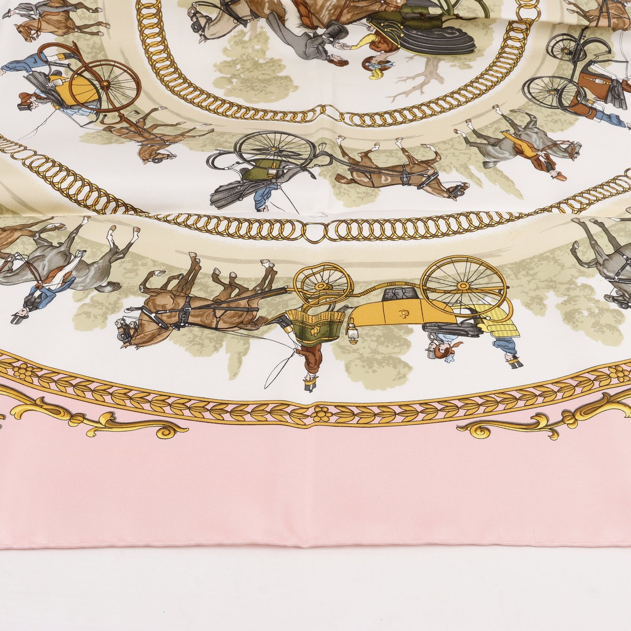 Hermès Hermès Carré 90 "LA PROMENADE DE LONGCHAMPS" Silk handkerchief in Pink Roze