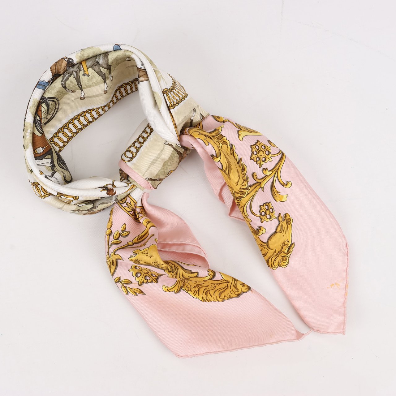 Hermès Hermès Carré 90 "LA PROMENADE DE LONGCHAMPS" Silk handkerchief in Pink Roze