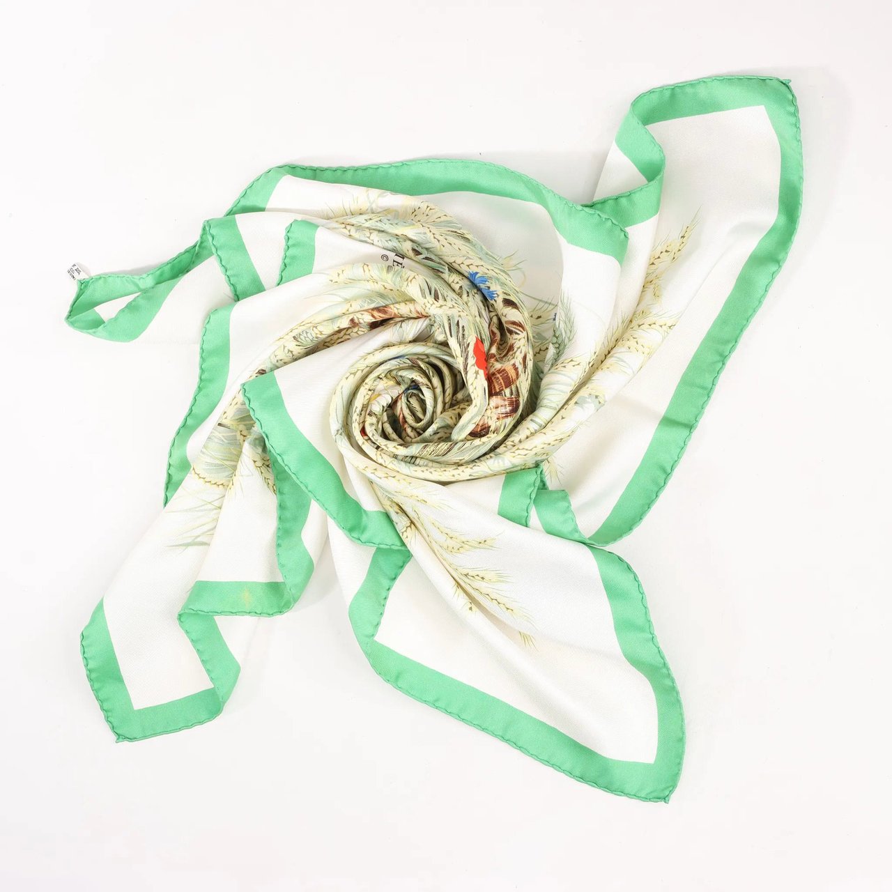 Hermès Hermès Carré 90 "Lapins Dans un Champ de blé" Silk handkerchief in Green Groen