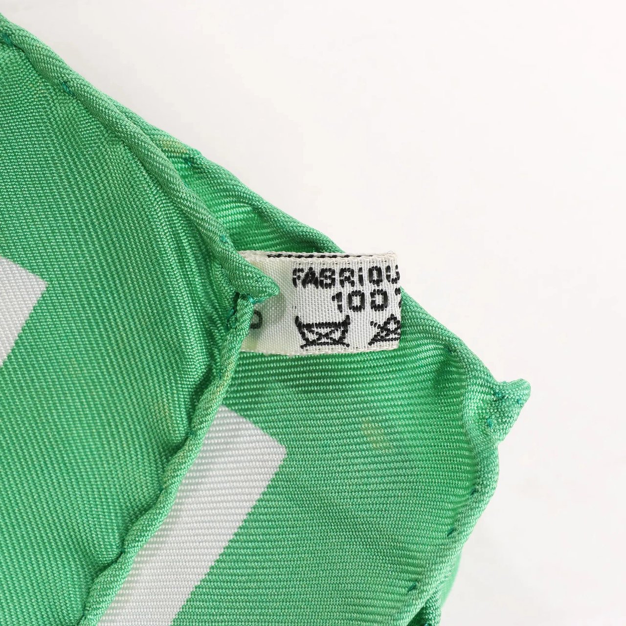 Hermès Hermès Carré 90 "Lapins Dans un Champ de blé" Silk handkerchief in Green Groen