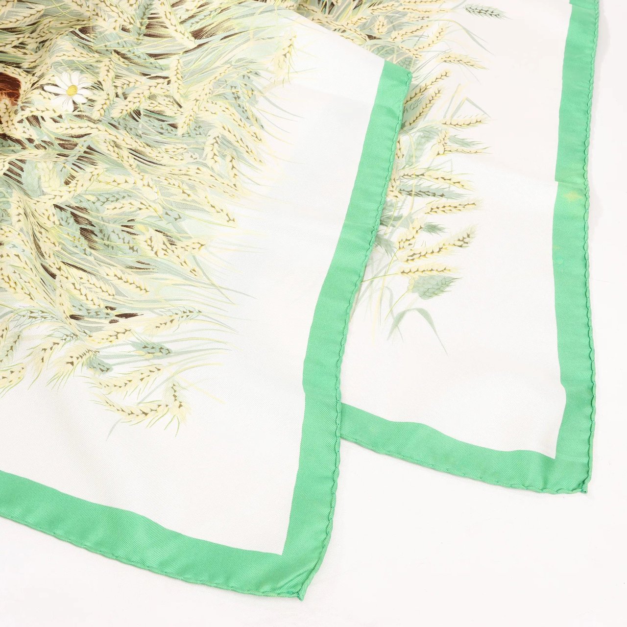 Hermès Hermès Carré 90 "Lapins Dans un Champ de blé" Silk handkerchief in Green Groen