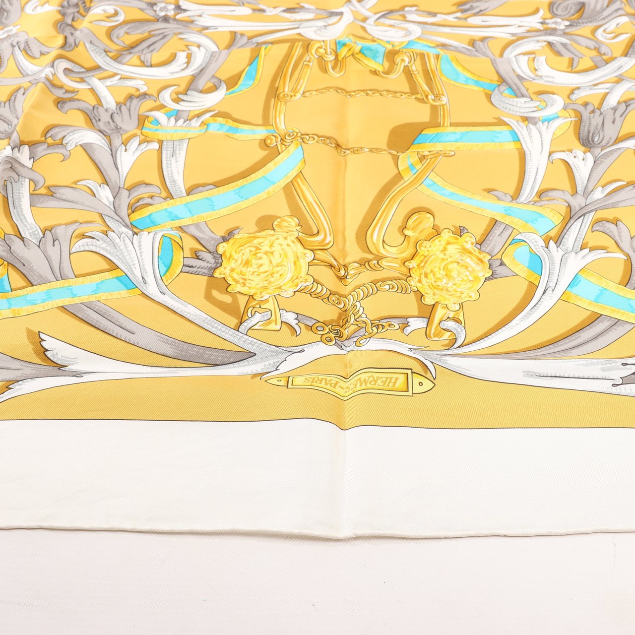 Hermès Hermes Carré 90 "LE MORS A LA CONETABLE" Silk handkerchief in Yellow Geel