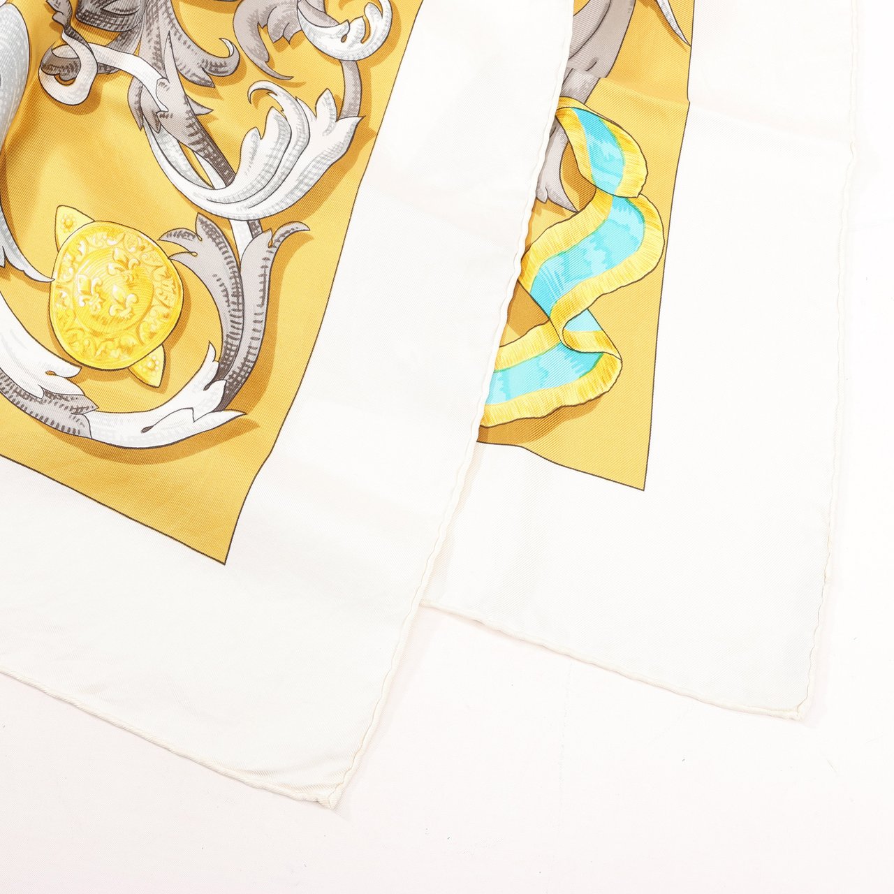 Hermès Hermes Carré 90 "LE MORS A LA CONETABLE" Silk handkerchief in Yellow Geel