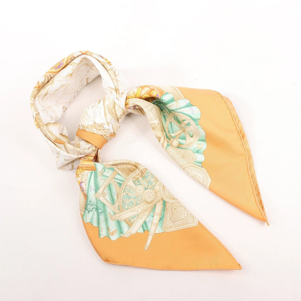 Hermès Hermès Carré 90 "AZVLEJOS" Silk handkerchief in Orange Oranje