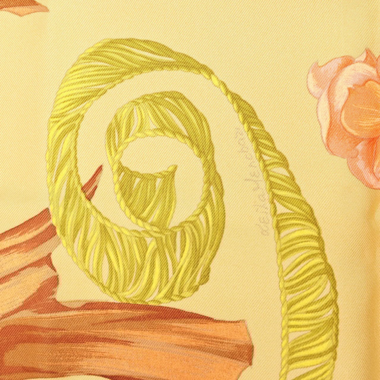 Hermès Hermès Carré 90 "REGINA" Silk handkerchief in Yellow Geel