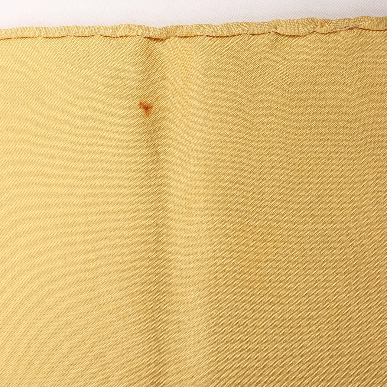 Hermès Hermès Carré 90 "REGINA" Silk handkerchief in Yellow Geel