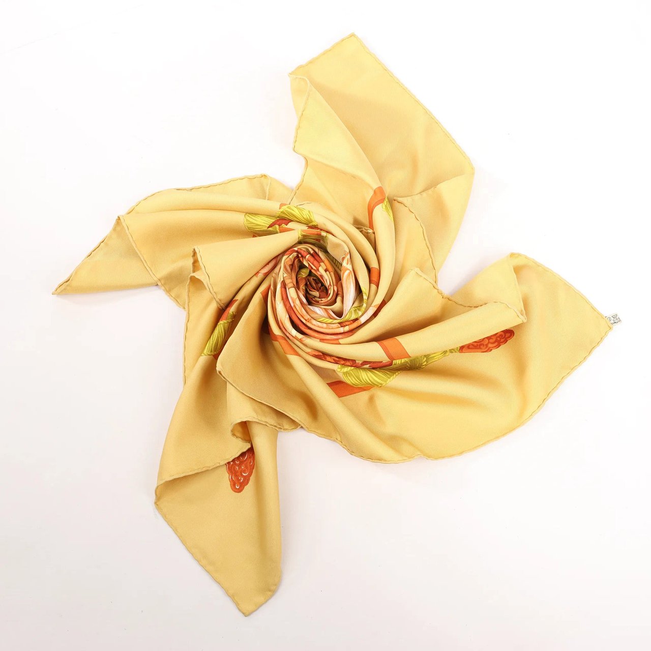 Hermès Hermès Carré 90 "REGINA" Silk handkerchief in Yellow Geel