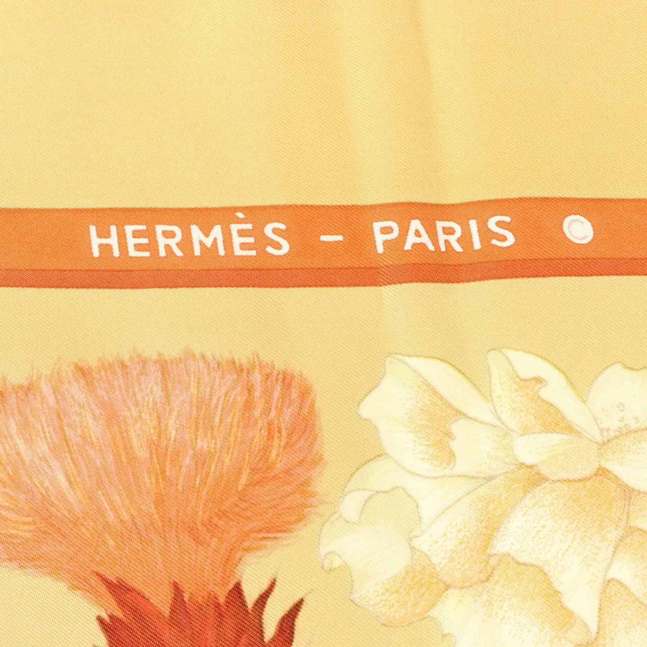 Hermès Hermès Carré 90 "REGINA" Silk handkerchief in Yellow Geel