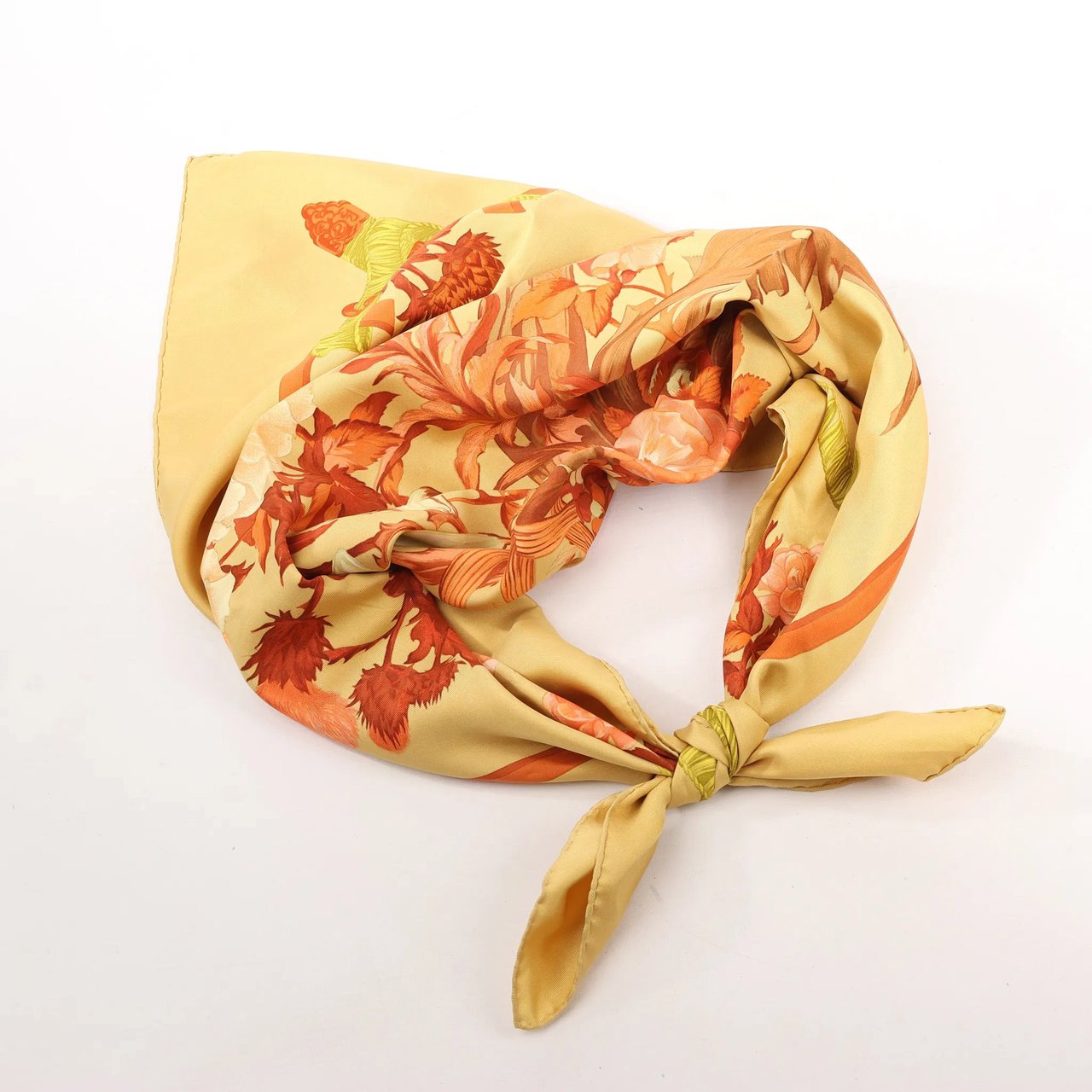 Hermès Hermès Carré 90 "REGINA" Silk handkerchief in Yellow Geel