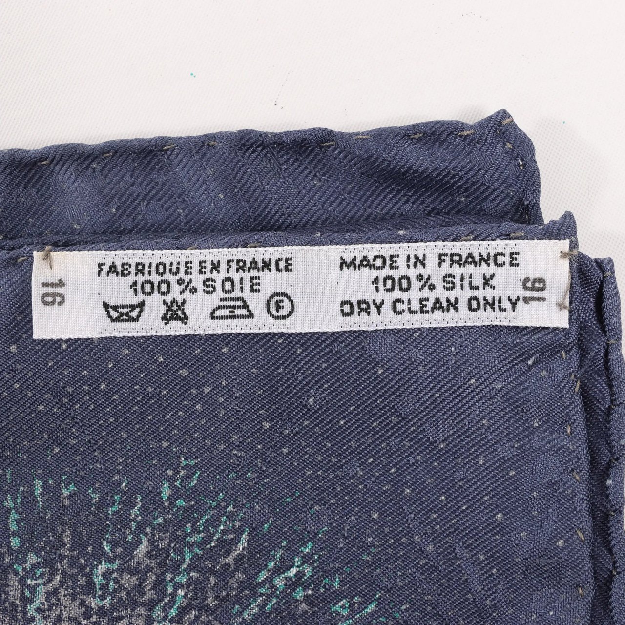 Hermès Hermès Carré 90 "FEUX D’ARTIFICE" Silk handkerchief in Navy Blue x Brown Blauw