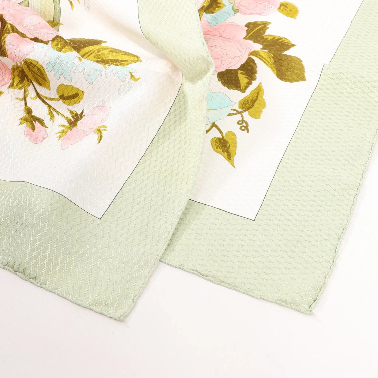 Hermès Hermès Carré 90 "ROMANTIQUE" Silk handkerchief in Green Divers