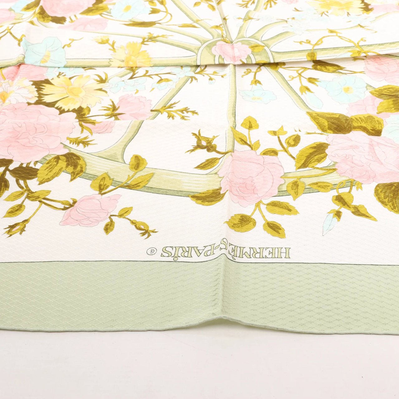 Hermès Hermès Carré 90 "ROMANTIQUE" Silk handkerchief in Green Divers