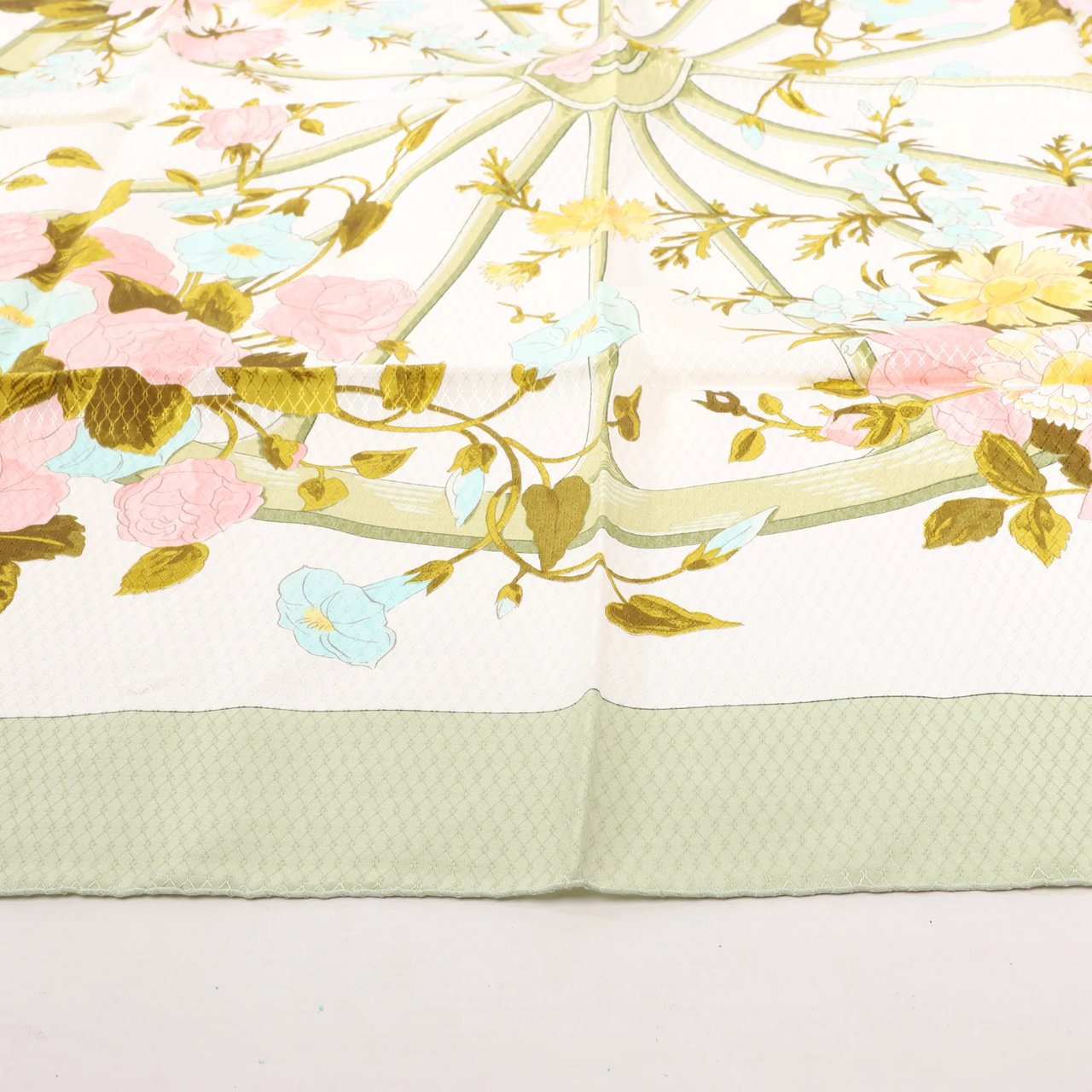 Hermès Hermès Carré 90 "ROMANTIQUE" Silk handkerchief in Green Divers