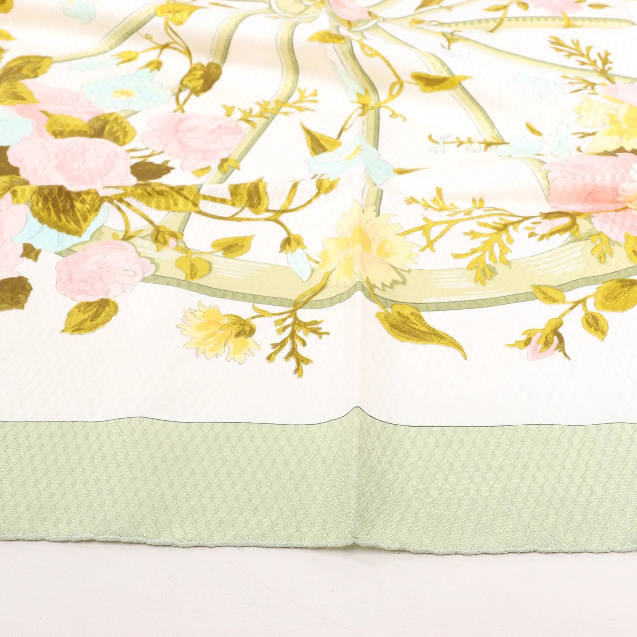 Hermès Hermès Carré 90 "ROMANTIQUE" Silk handkerchief in Green Divers